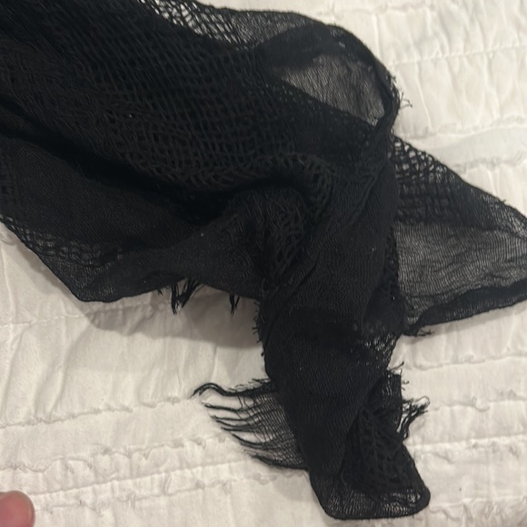 Oversized Black Scarf from Zara - Picture 3 of 6